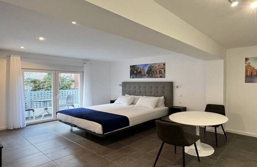 Benicalap Apartment | 10 Minuten zum Stadtzentrum, Haustürbus, Straßenbahn 3 Minuten