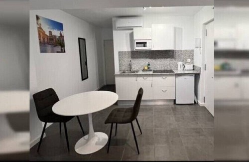 Benicalap Apartment | 10 Minuten zum Stadtzentrum, Haustürbus, Straßenbahn 3 Minuten