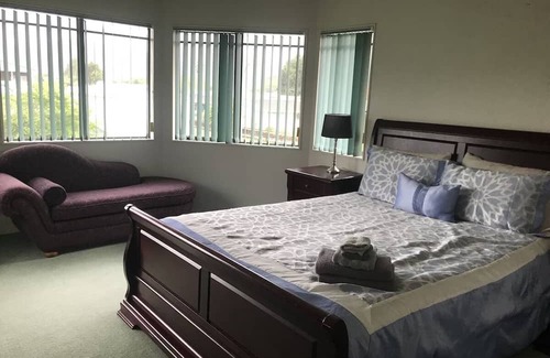 Whakatane House | The Palms.