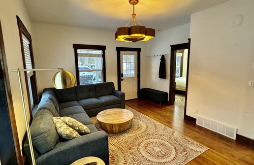 North End Cottage | Lovely North End Cottage- Newly renovated historic home with all the amenities.