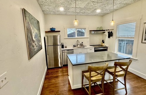 North End Cottage | Lovely North End Cottage- Newly renovated historic home with all the amenities.