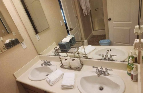Merced County House | “Family Friendly ~ Pet Friendly ~ GYM ~ Safe Location”