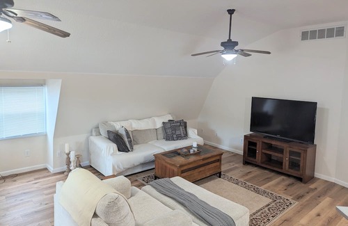 White Cottage House | Rest and Relaxation on the Muskingum River