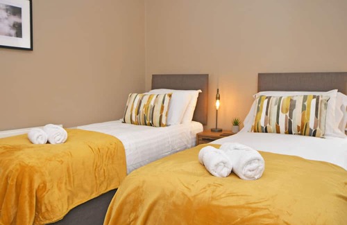 Burslem House | Mocha House: 2 Bedroom Sunny Vibes Retreat in Stoke!