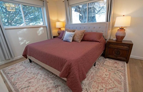 Wellington House | Nine Mile Ranch | 4BR, Views, Fireplace, Office