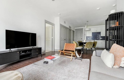 Govalle Apartment | Stylish East Austin 2BR w/ Deck & W/D, nr Shops & Dining, by Blueground
