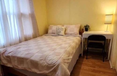 Middletown House | Comfortable Yellow House
