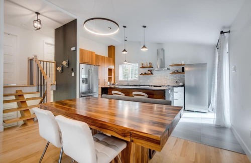 Longueuil House | Modern house 20 minutes from downtown