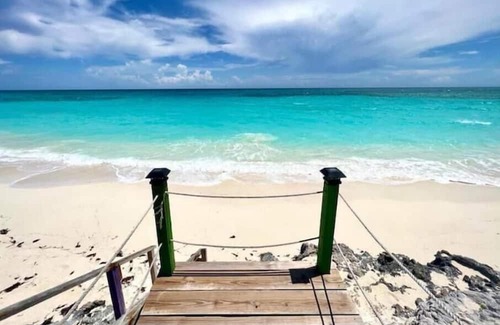 Jimmy Hill Apartment | Dolphin Suite Ocean Front Exuma Palms Resort!
