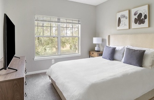 Sanford Apartment | Modern Apartment in Prime Location (ID1276X306)