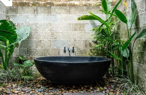 Uluwatu House | The Padang Villa - Gorgeous 3.5 Bedroom Villa in the Heart of Uluwatu, sleeps 7