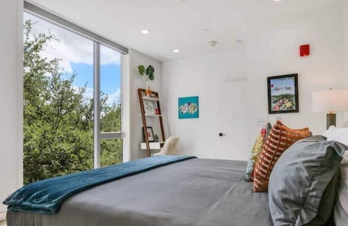 Westfield House | Downtown ATX Capital View Penthouse
