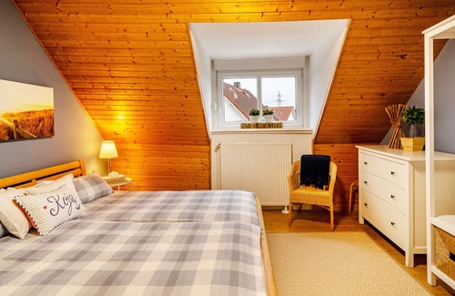 Rustersiel Apartment | Apartment 'Ferienwohnung Kornspeicher 70qm' with Wi-Fi