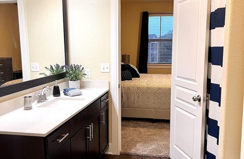 Oak Cliff Apartment | 25% OFF 2BD Gym Resort Pool Kessler park - Dallas