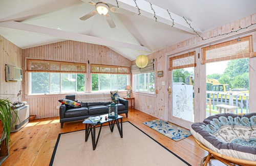 York House | Charming 3 Bedroom Ranch. Patio, Firepit, Laundry. Beaches, & Art Galleries.