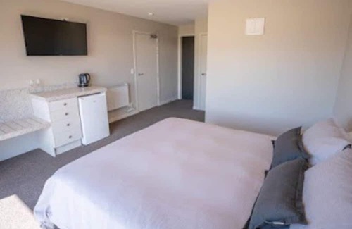 Te Anau Apartment | Gorgeous mountain and lake views and a great base to visit Milford Sound