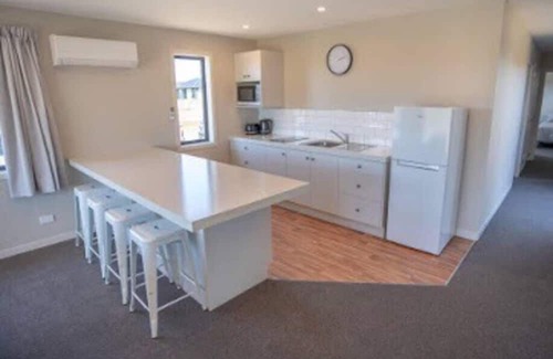 Te Anau Apartment | Stunning Te Anau lake and mountain views and the gateway to Milford Sound