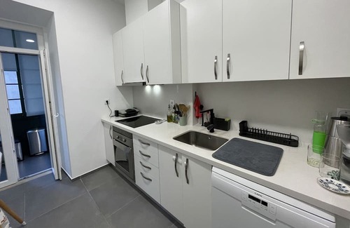 Sao Sebastiao da Pedreira Apartment | High ceiling heaven, kids friendly!