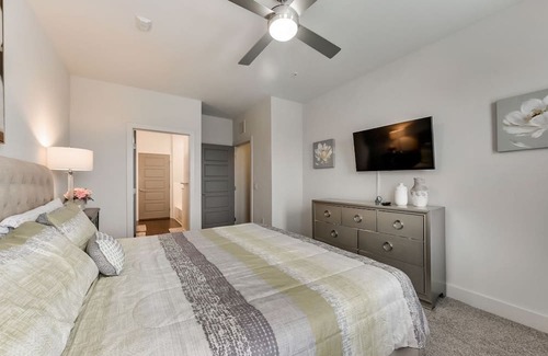 Allen Apartment | 20% OFF Luxury 2BD, Penthouse, Pool views - Allen