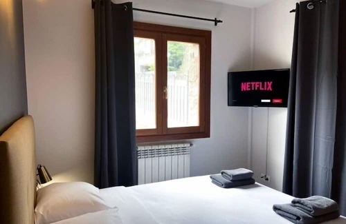 Ransol Apartment | Modern and rustic in Ransol. Sleeps 6