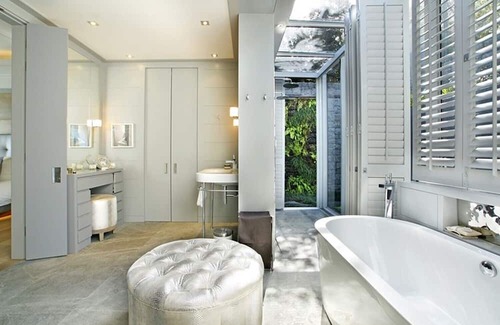 Clifton Villa | La Soledad - Embrace Tranquil Luxury