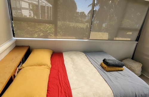 Parapara Cottage | Beachfront Bliss - romantic & cosy on the beach