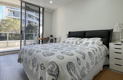 Rhodes Apartment | Cozy Home in the central Rhodes Sydney, near Sydney Olympic Park