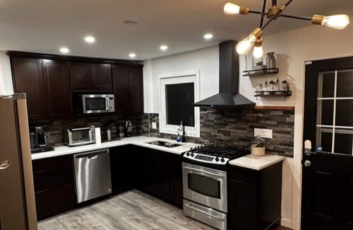 Lake Hiawatha House | Amazing Two level Single family home closed to Restaurants and malls