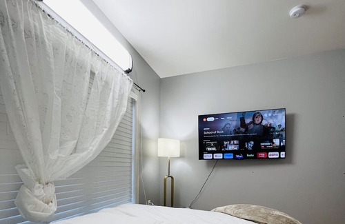 Seabrook House | Upscale Single Family House 7 miles outside of DC.