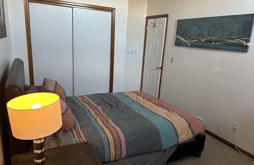 Greeley House | A nice private room in a peaceful home.