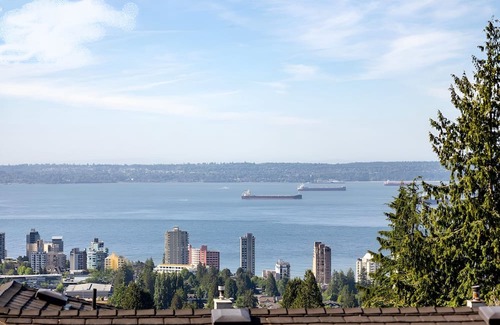 Dundarave Bed & Breakfast | Suite Smart West Van