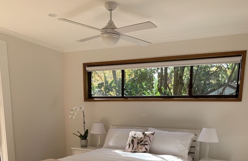 Point Clare House | Peaceful Surrounds Point Clare Pet friendly