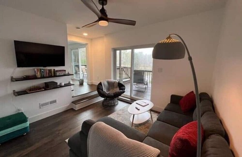 Mount Holly House | Newly Renovated Modern 2BR Waterfront Cottage with Dock