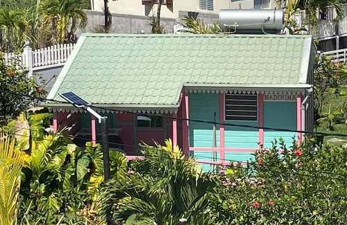 Goyave House | Bungalow-Honeymoon-Ensuite with Bath-Terrace-Une étoile