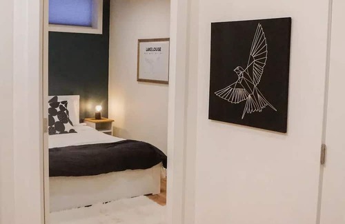 Cochrane House | Stylish New Suite next door to the Rockies