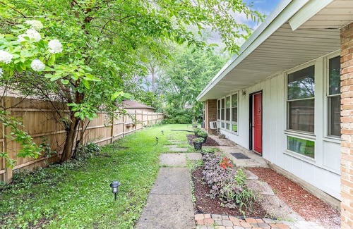 Homewood House | Cozy Rest-Haven, walking distance from Metra station and downtown Flossmoor