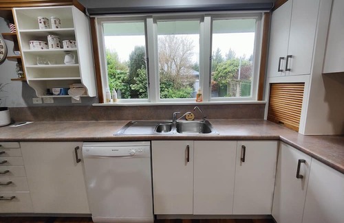 Invercargill House | Peaceful by the Park