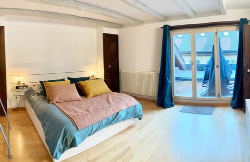 Hauterive House | Former winegrower's triplex near public transport