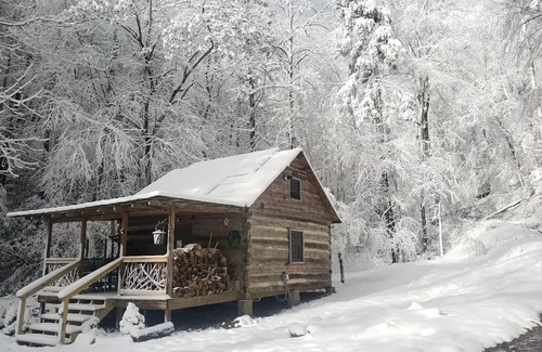 Clyde Cabin | Off-Grid Log Cabin in NC Mountains