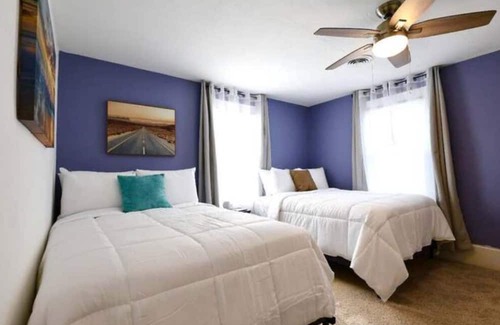 Northwest House | The Gathering! 6BR Home by Town Center w/ King Bed