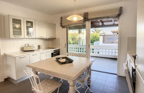 Plepi Apartment | Beachside fully equipped flat with seaview
