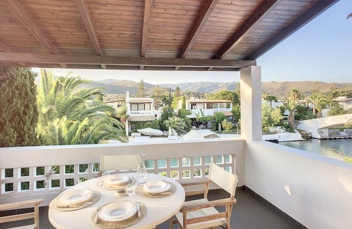 Plepi Apartment | Beachside fully equipped flat with seaview