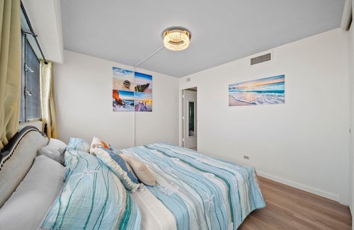 McCully - Moiliili Apartment | Waikiki Beach Golden Holiday