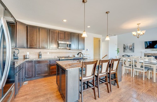 Commerce City House | Stunning Commerce City Home w/ Spacious Backyard