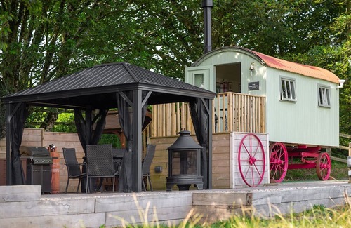 Stoke Rivers Apartment | The Shepherd's Shed, near Brayford
