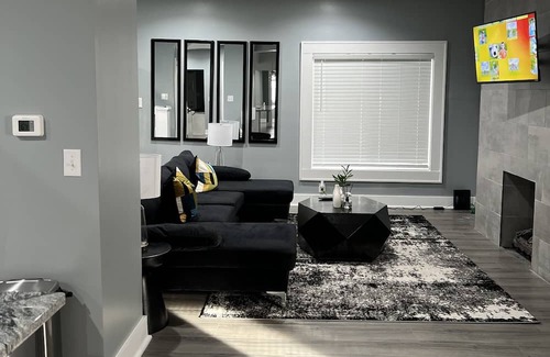 Mapleton/Fall Creek House | Elegant & Cozy Oasis Near Downtown Indy, 10 mins from Fountain Sq & Mass Ave!