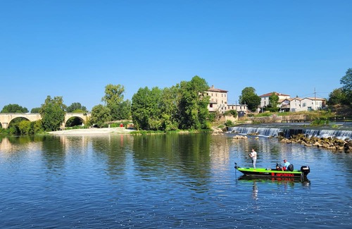 Aiguillon House | Vacation Home "Gîte Au Bord Du Lot" with Private Terrace, Private Garden & Wi-Fi