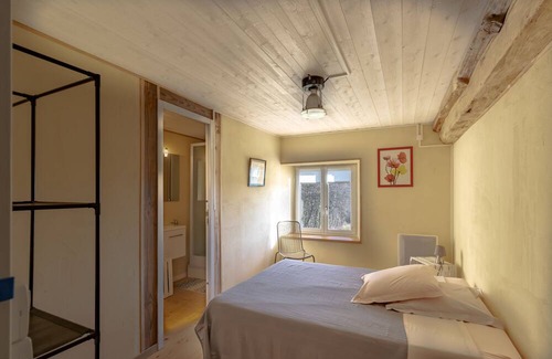 Savignac-Ledrier Apartment | Apartment 'Le Gîte De La Ferme Du Château' with Private Terrace, Shared Garden and Wi-Fi
