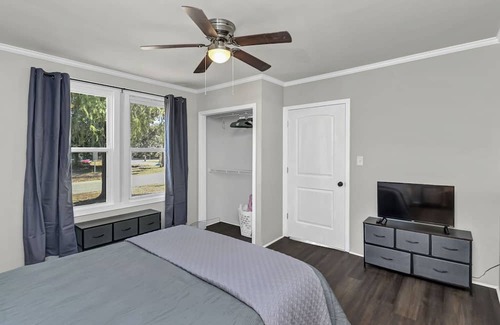 West Columbia Cottage | Cute as a button 3 bedroom 1 bath close USC, Fort Jackson and downtown Columbia