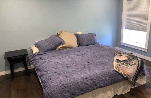 Bloomington Other | Close to Indiana University, many lakes & parks! Totally renovated farmhouse.